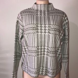 Max Studio High Neck Gray & White Sweater